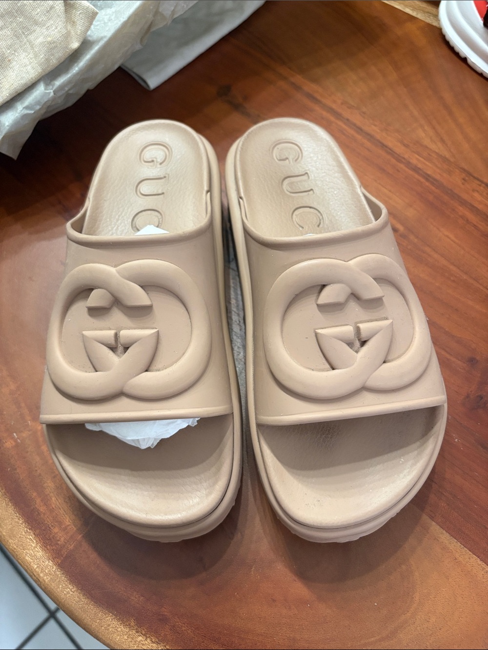 Gucci Taupe Rubber GG Logo Slide Sandals UK 8 Size